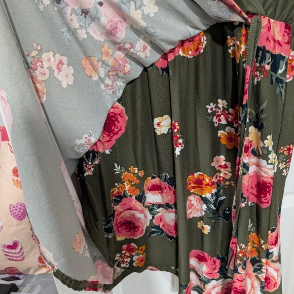 Derek Heart Plus Green Floral Short Sleeve Faux Wrap Dress in Size 2X - Picture 7 of 9